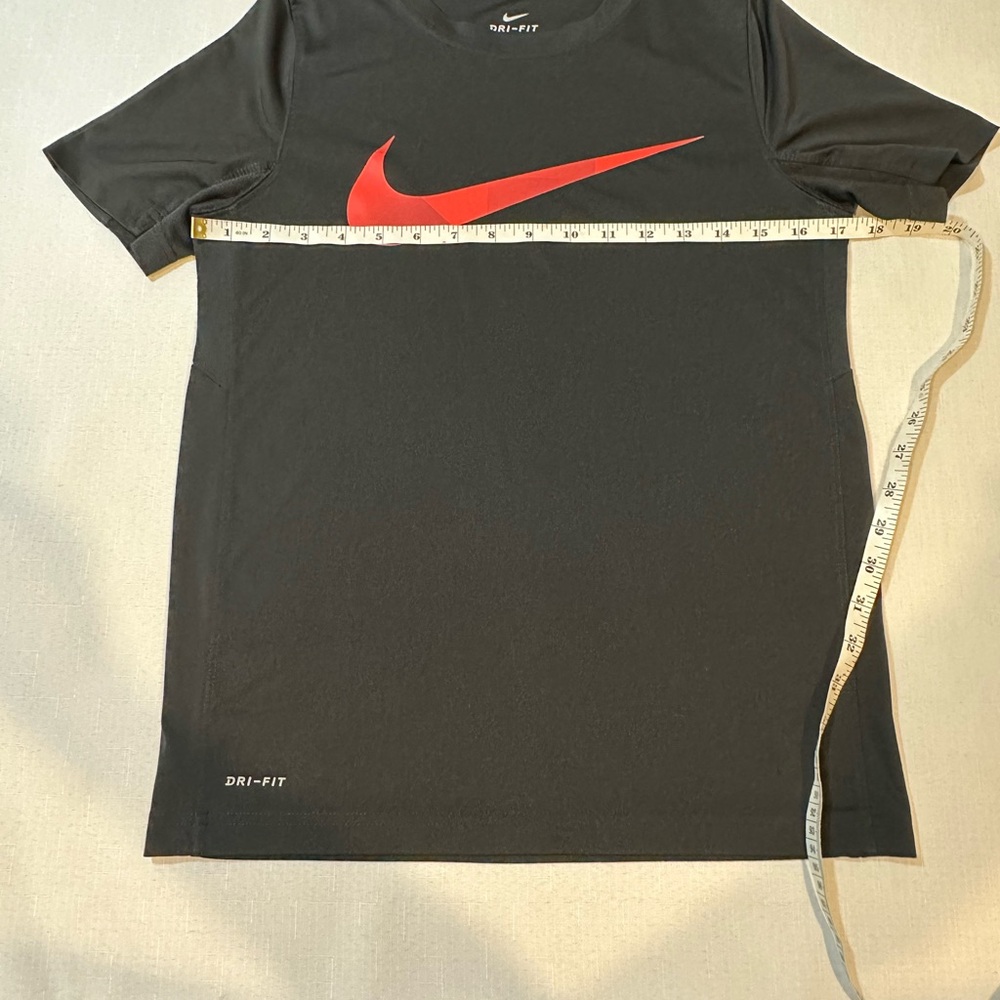 Nike Dri‑FIT T‑Shirt • Black/Red Swoosh • Men’s Large - Picture 6 of 12